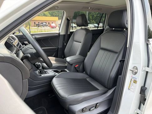 Used 2023 Volkswagen Tiguan SE w/ Panoramic Sunroof Package FWD image 22