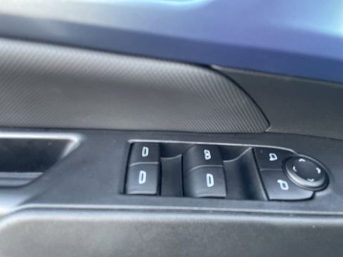 Used 2025 Chevrolet Equinox EV LT w/ Convenience Package image 16