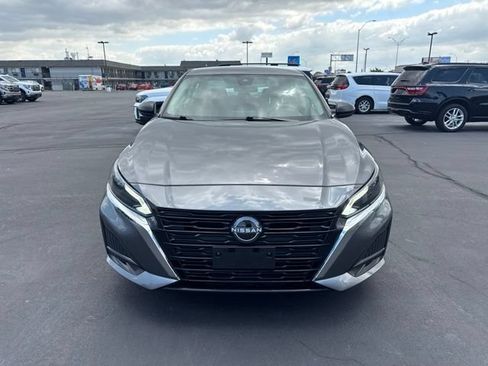 Used 2025 Nissan Altima 2.5 SV FWD image 8