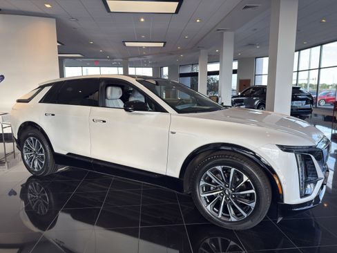 Certified 2024 Cadillac Lyriq Sport AWD/4WD image 8