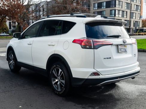 Used 2018 Toyota RAV4 XLE image 4