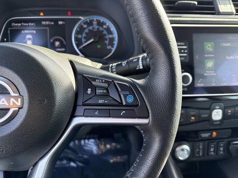 Certified 2025 Nissan Leaf SV Plus image 29