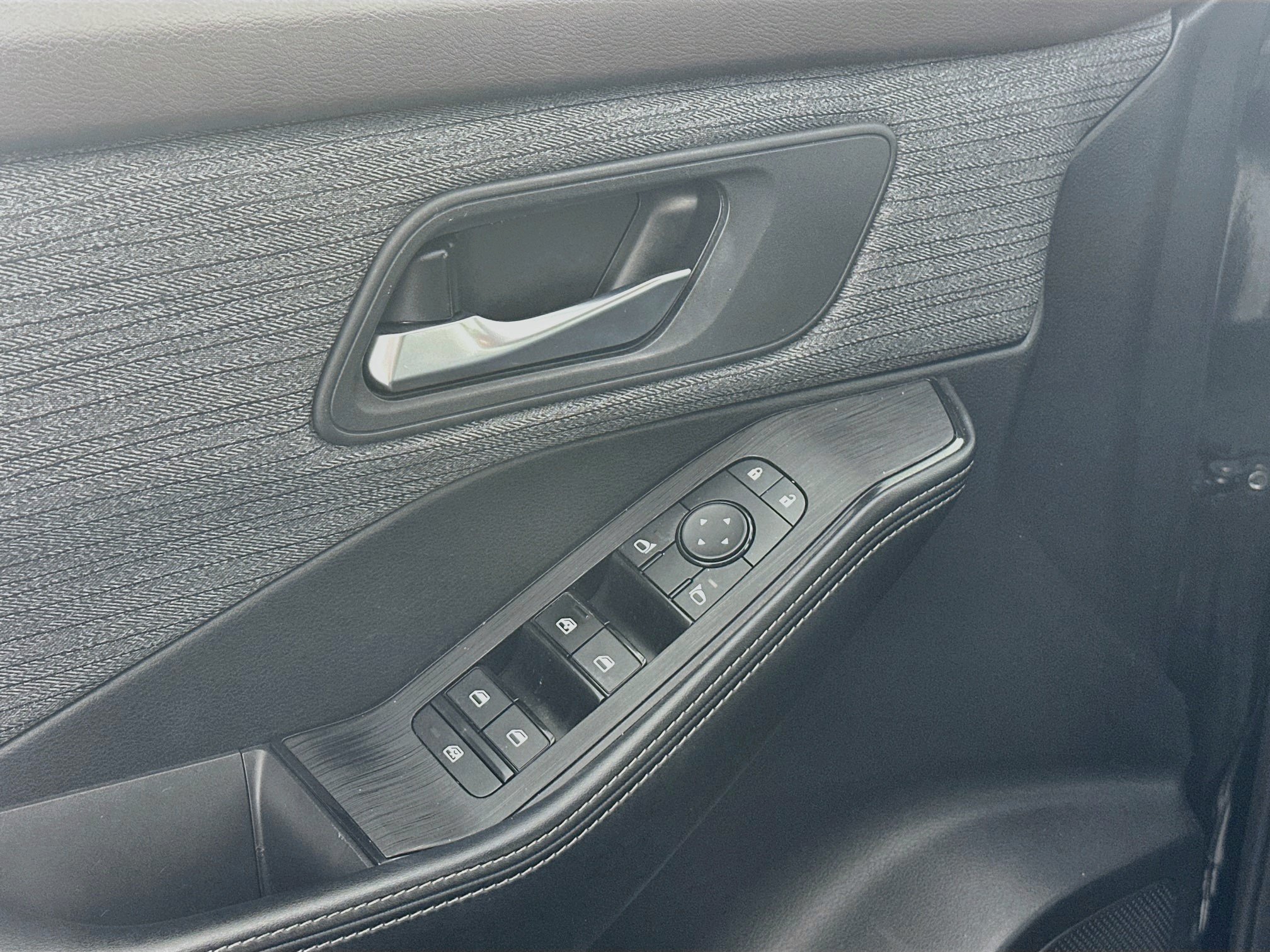Used 2023 Nissan Rogue SV FWD image 15