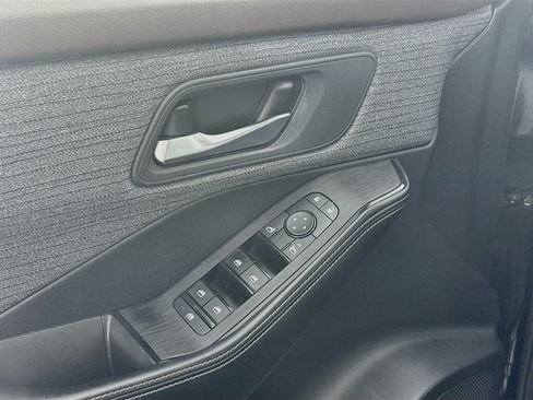 Used 2023 Nissan Rogue SV FWD image 15