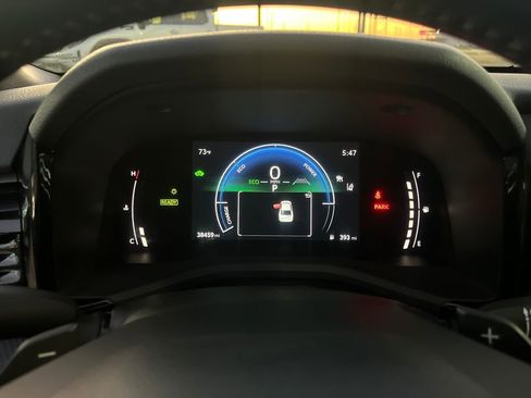 Used 2025 Toyota Camry SE image 18