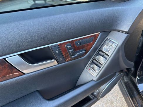 Used 2013 Mercedes-Benz C 250 Sedan image 33