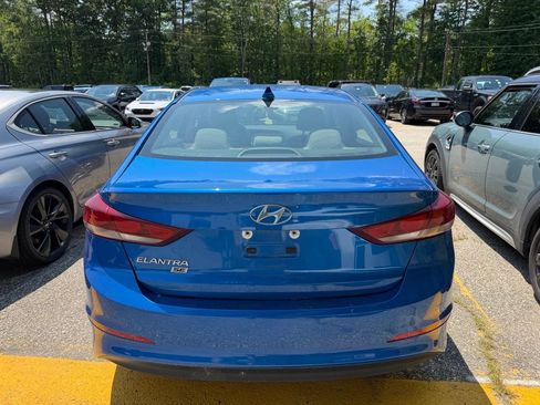Used 2017 Hyundai Elantra SE FWD image 3