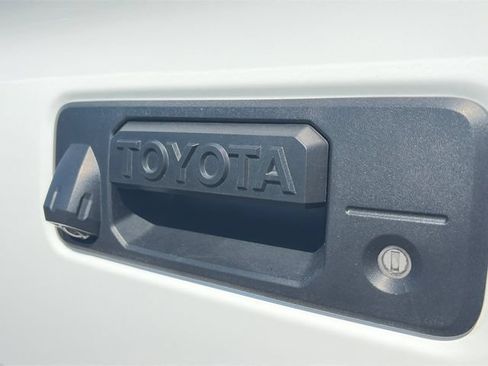Used 2022 Toyota Tacoma TRD Off-Road w/ Technology Package AWD/4WD image 30