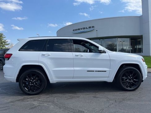 Used 2018 Jeep Grand Cherokee Altitude image 46
