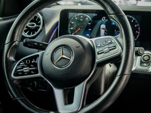 Used 2020 Mercedes-Benz GLB 250 w/ Premium Package image 27