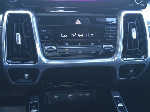 Used 2022 Kia Sorento SX AWD/4WD image 15