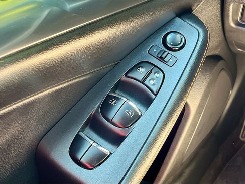 Used 2023 Nissan Maxima SR w/ Sport Mat Group FWD image 18