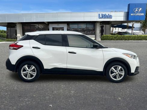 Used 2018 Nissan Kicks S image 8