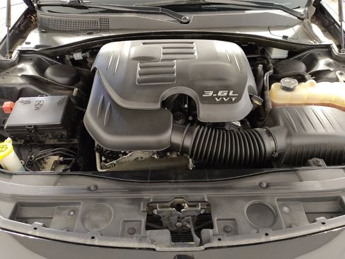 Used 2018 Chrysler 300 Touring RWD image 30