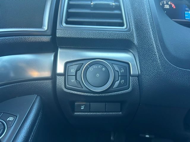 Used 2019 Ford Explorer XLT w/ Equipment Group 202A AWD/4WD image 27