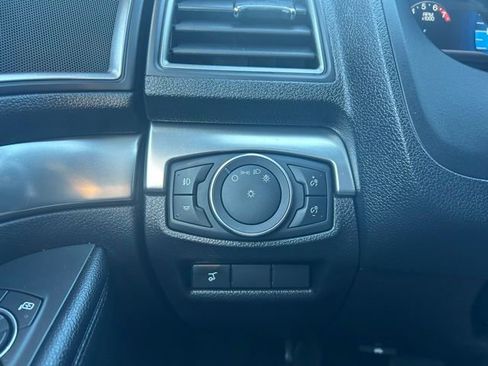 Used 2019 Ford Explorer XLT w/ Equipment Group 202A AWD/4WD image 27