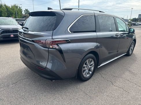 Used 2025 Toyota Sienna XLE w/ XLE Plus Package AWD/4WD image 11