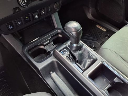 Used 2019 Toyota Tacoma TRD Sport w/ Technology Package RWD image 7