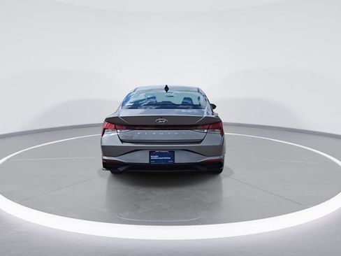 Certified 2021 Hyundai Elantra SE FWD image 7