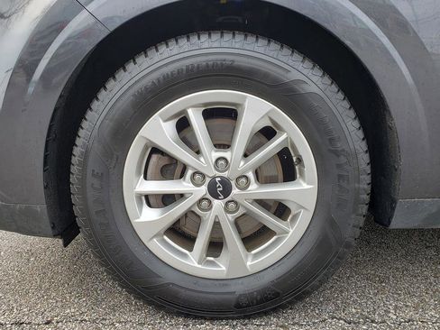 Used 2022 Kia Carnival LX image 27