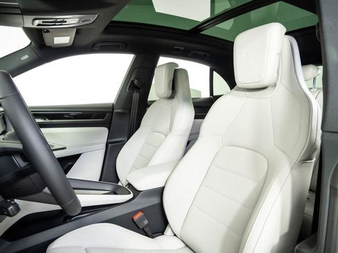 New 2026 Porsche Macan 4 Electric AWD/4WD image 5
