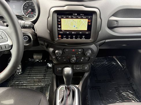 Used 2023 Jeep Renegade Latitude AWD/4WD image 13