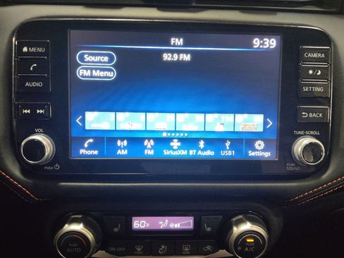 Used 2025 Nissan Versa SR image 25