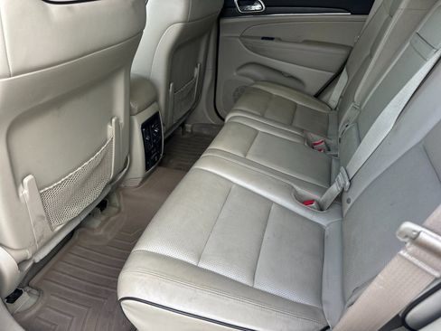 Used 2014 Jeep Grand Cherokee Overland AWD/4WD image 11