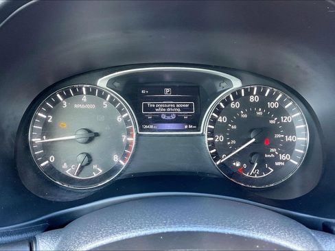 Used 2017 Nissan Pathfinder SV FWD image 12