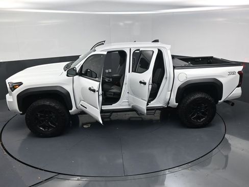 Used 2024 Toyota Tacoma TRD Off-Road AWD/4WD image 24