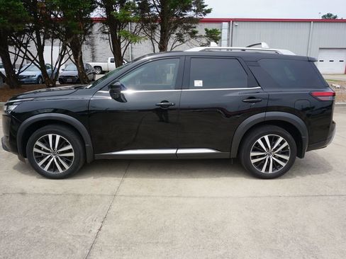 Used 2023 Nissan Pathfinder Platinum FWD image 20