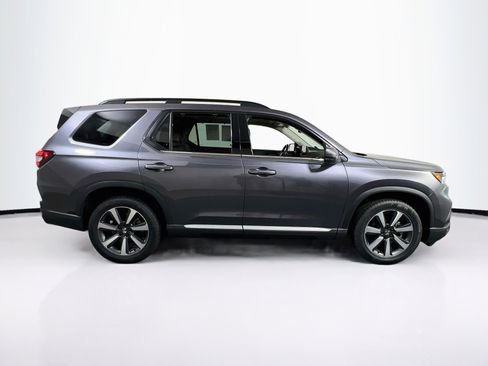 Used 2023 Honda Pilot Touring image 4