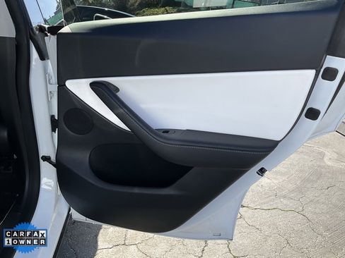 Used 2021 Tesla Model Y Long Range image 49