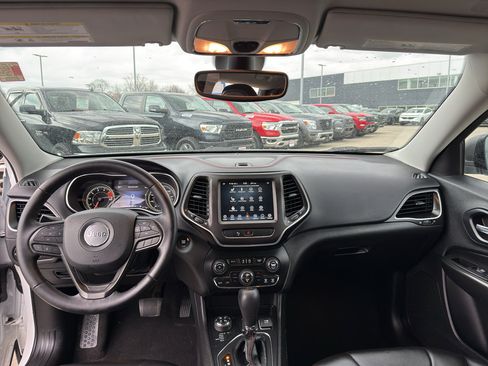 Used 2020 Jeep Cherokee Trailhawk w/ Cold Weather Group AWD/4WD image 28