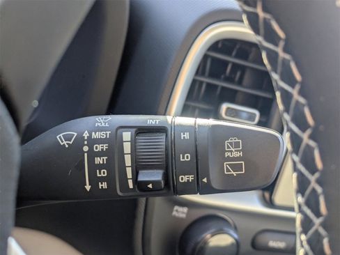 Certified 2024 Hyundai Venue SEL image 35