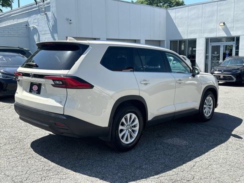 Used 2024 Toyota Grand Highlander AWD image 2