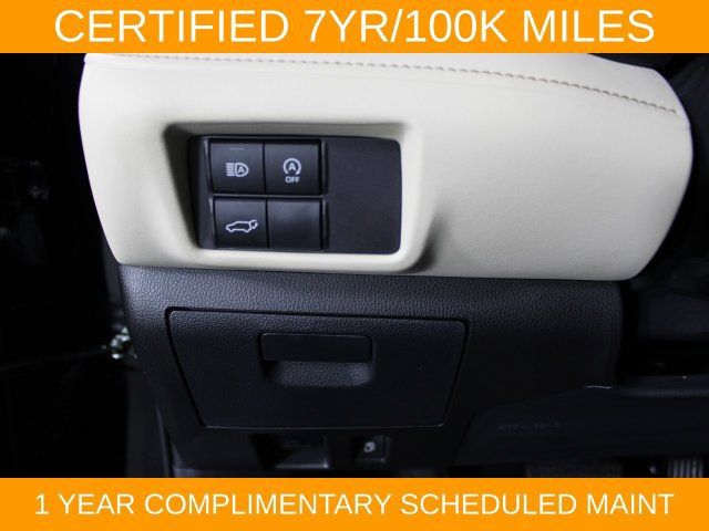 Used 2024 Toyota Highlander XLE AWD/4WD image 19