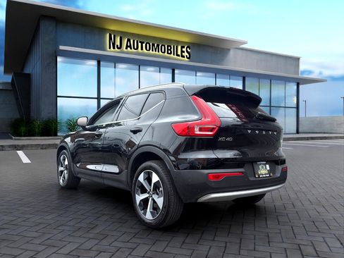 Used 2025 Volvo XC40 B5 Plus image 5