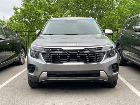Used 2024 Kia Seltos EX image 2
