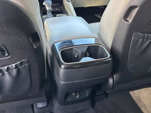 Used 2024 Kia Telluride S FWD image 21