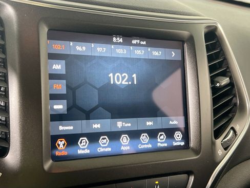 Used 2022 Jeep Cherokee Trailhawk image 14