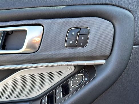Used 2025 Ford Explorer ST image 30