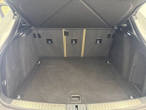 Certified 2023 Porsche Macan AWD/4WD image 22