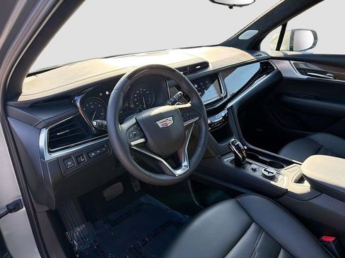 Certified 2025 Cadillac XT6 Premium Luxury w/ Platinum Package AWD/4WD image 7