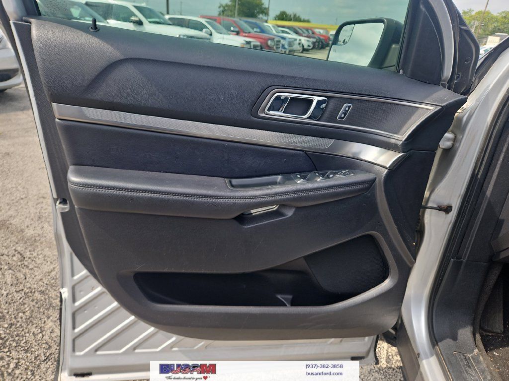 Used 2018 Ford Explorer XLT FWD image 18