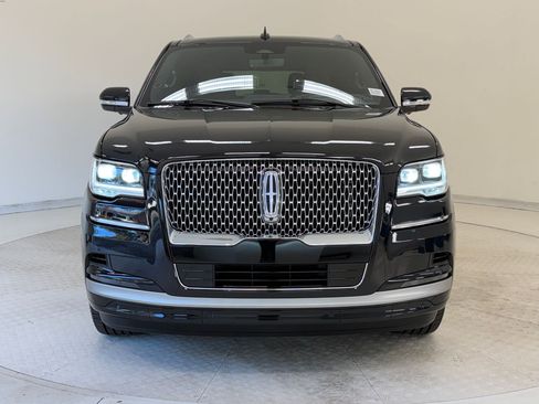 Used 2024 Lincoln Navigator Reserve image 6