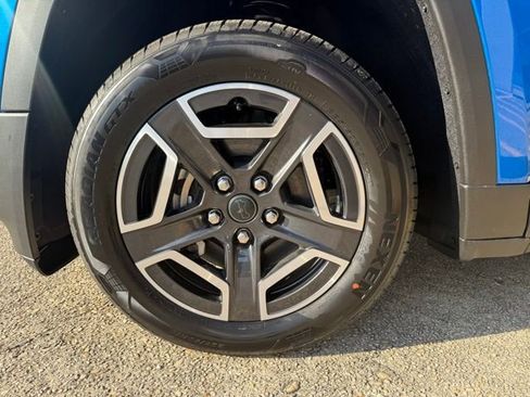 New 2026 Jeep Cherokee Limited image 9