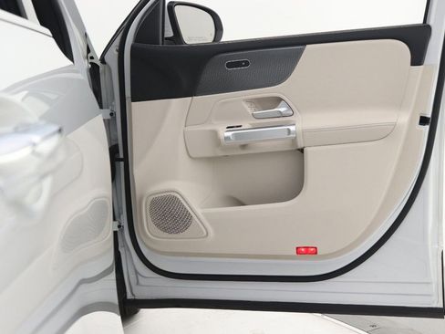 Certified 2022 Mercedes-Benz GLB 250 image 24