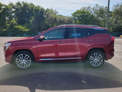 Used 2024 GMC Terrain Denali w/ Denali Premium Package AWD/4WD image 10