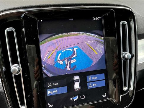 Used 2022 Volvo XC40 T5 Momentum image 28